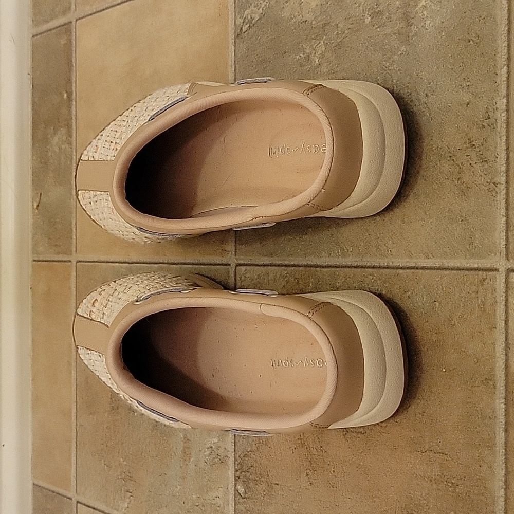 Beige Clogs 👞 - Picture 4 of 5